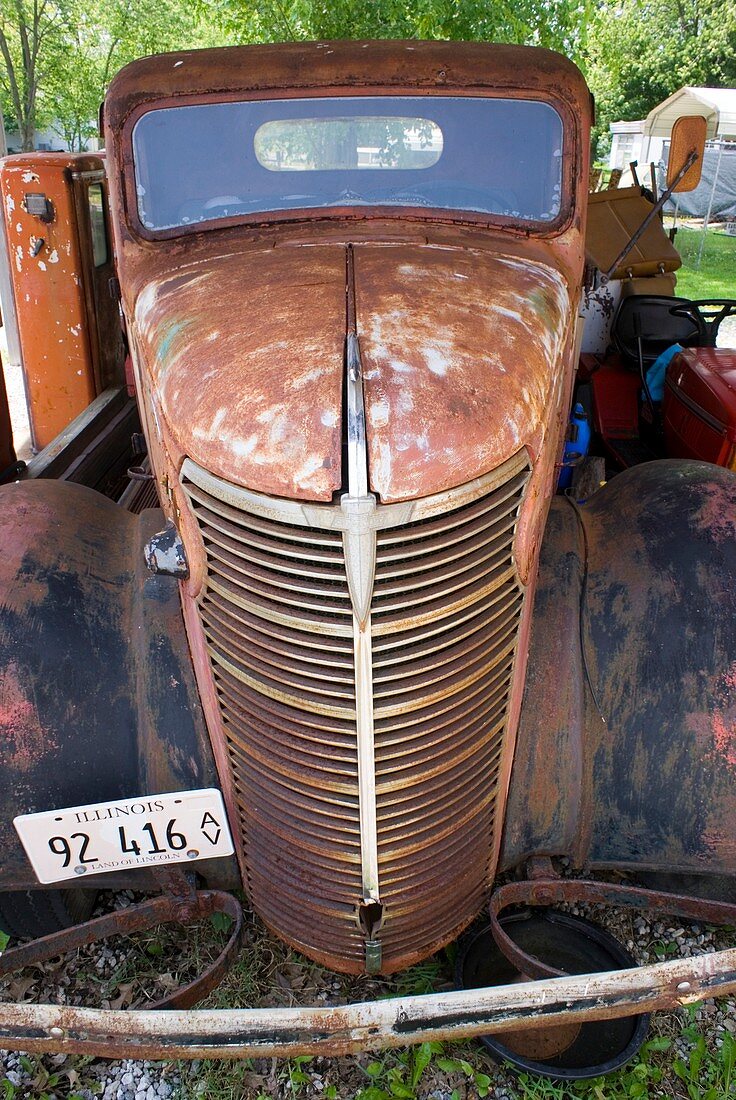 Rusty old car