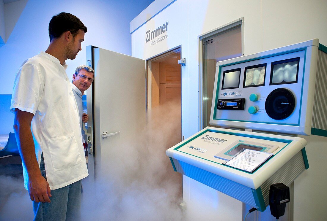 Cryogenic chamber therapy