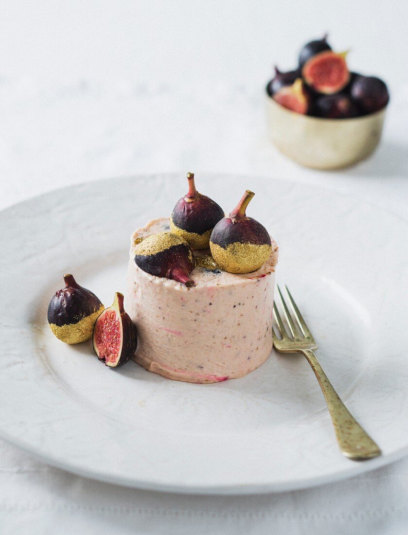 Fig mousse with white chocolate