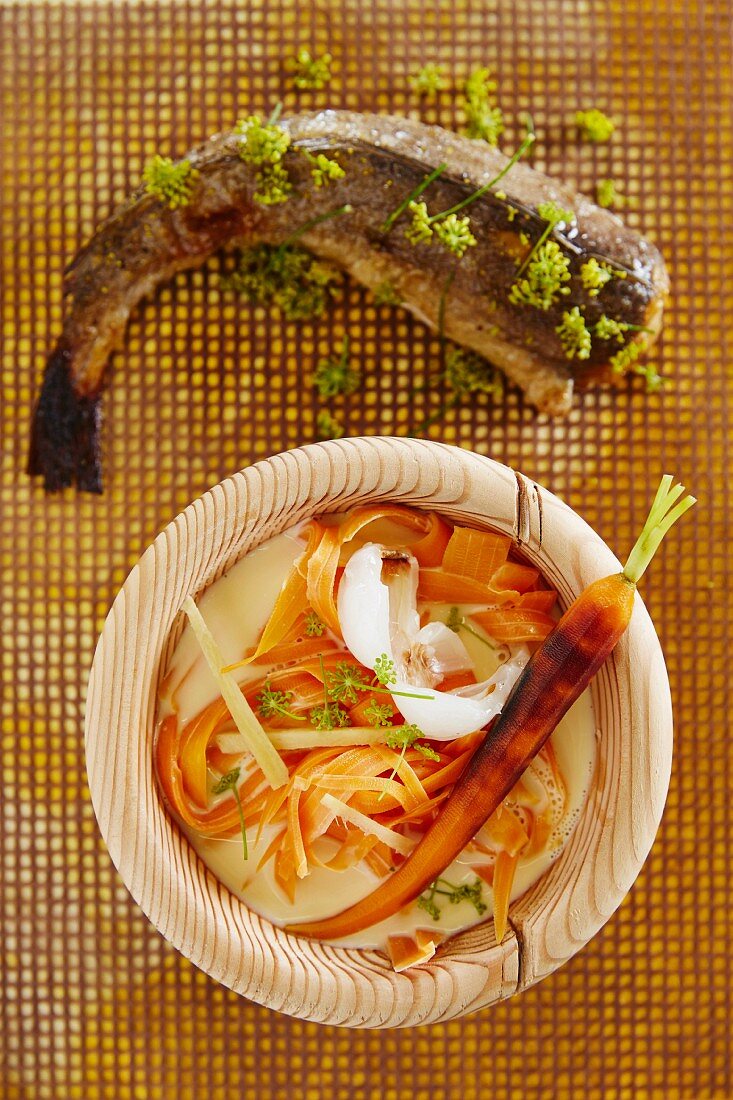 Karotten-Kokossuppe mit gebratenem Fenchel-Seehecht