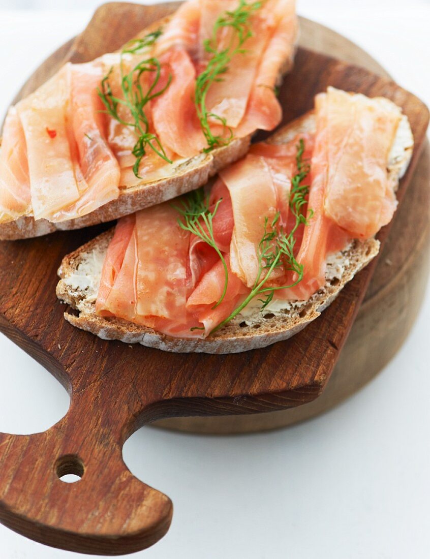 Slices of bread topped with salmon and celery