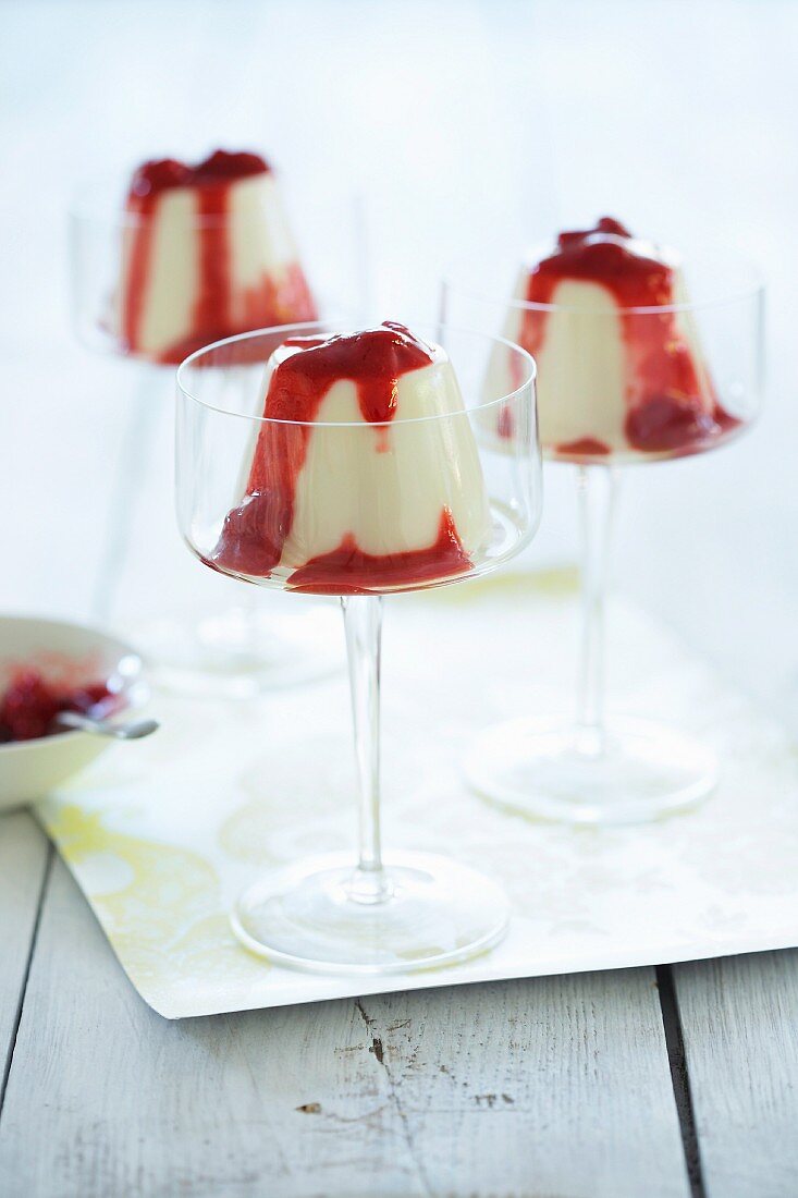 Panna cotta with vanilla and raspberry sauce