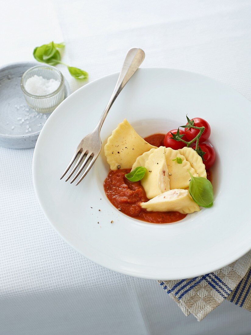 Ravioli with a ricotta filling and a fruit tomato sauce