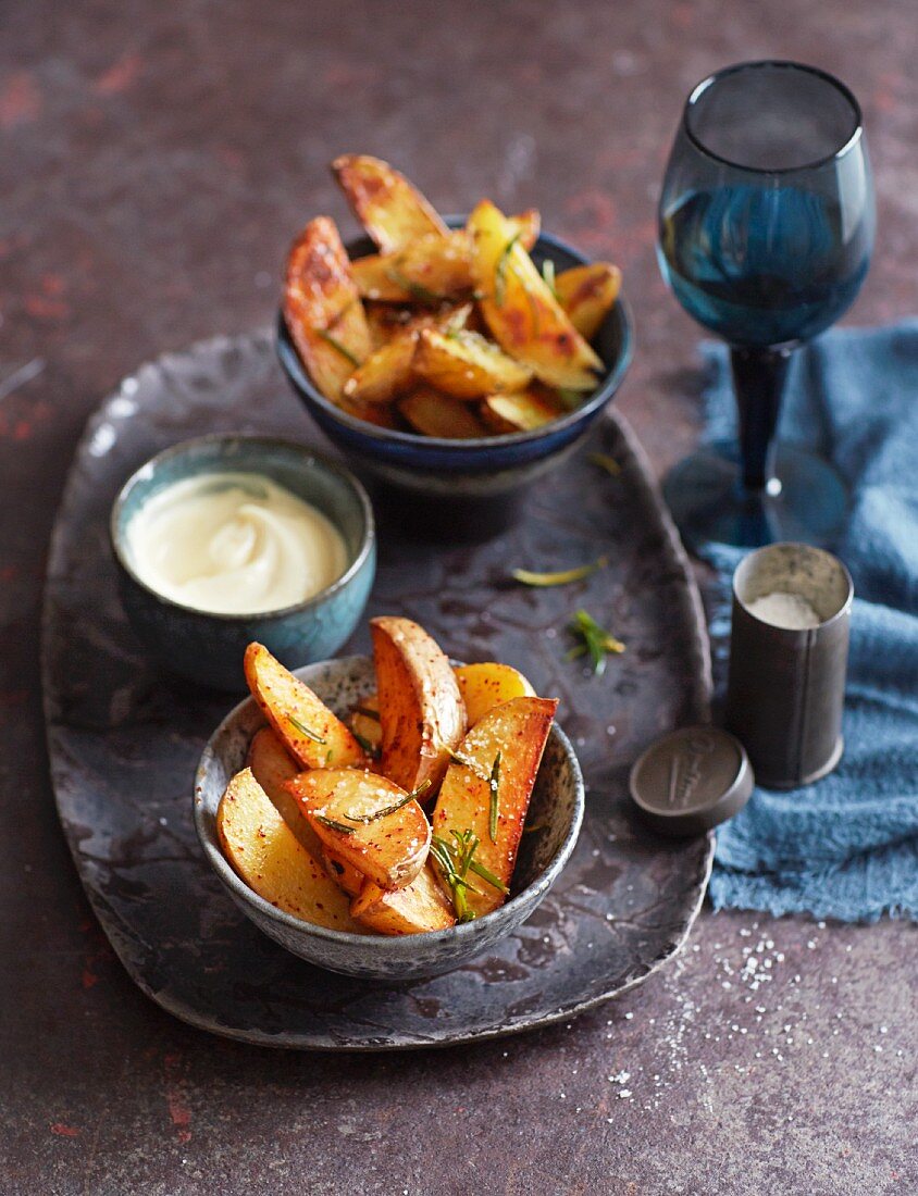 Potato wedges with rosemary, chilli and aioli