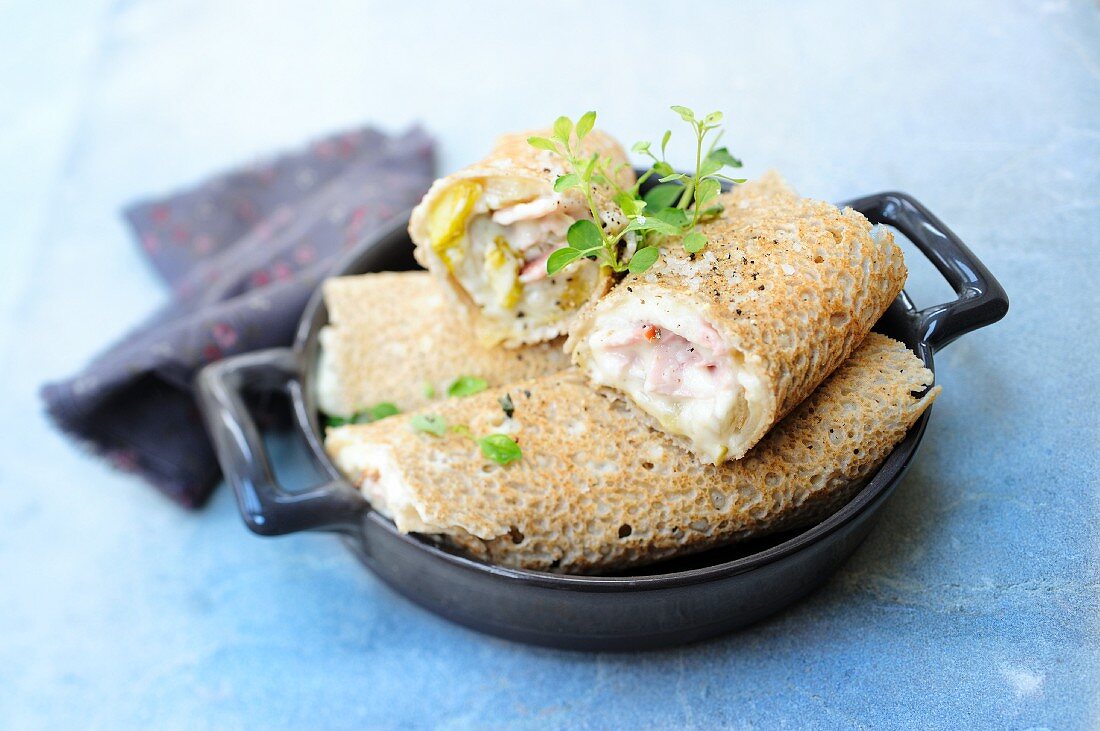 Crêpes filled with chicory and ham