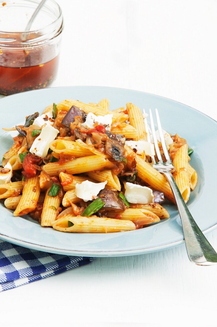 Penne mit Auberginne und Ziegenkäse