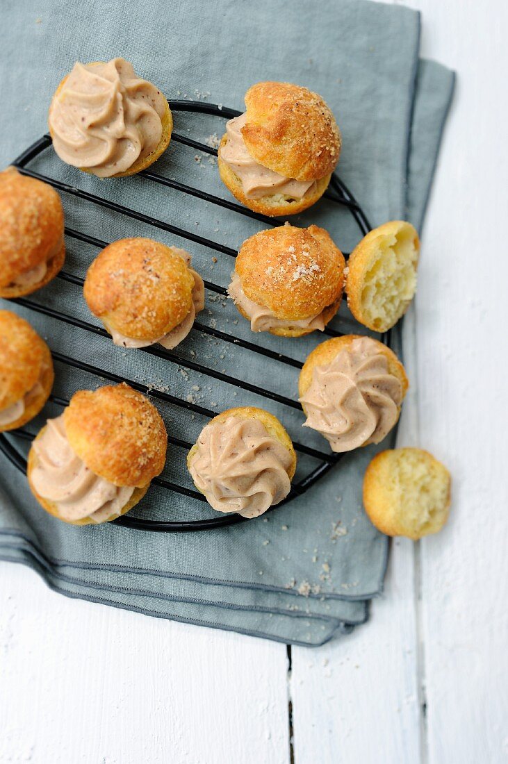 Profiteroles filled with nutella cream