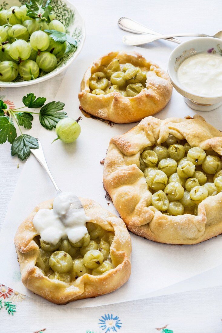 Mini gooseberry tarts