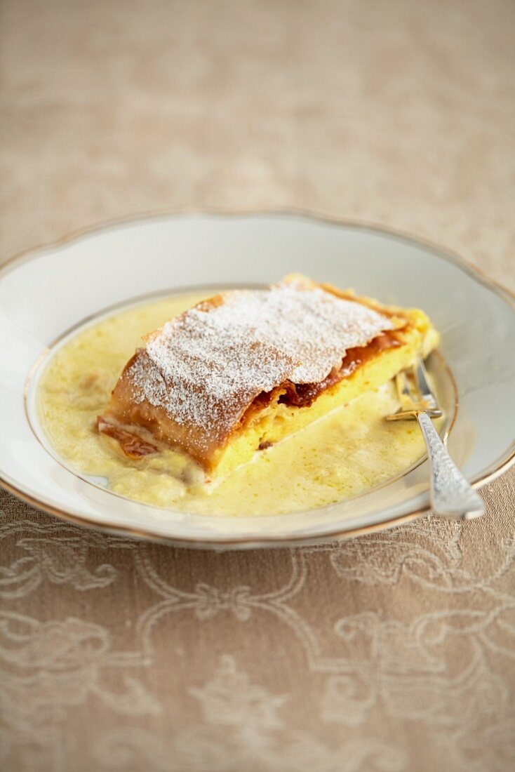 Cream strudel