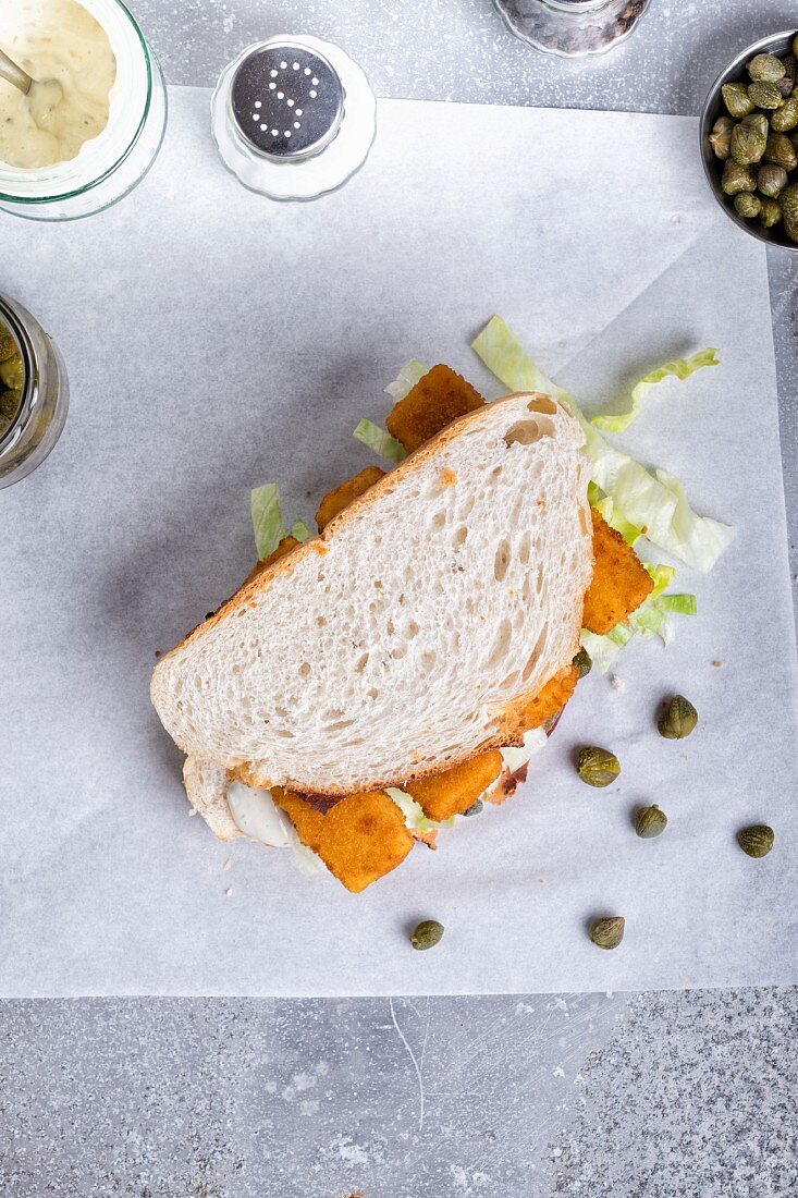 A fishfinger sandwich with tartare sauce and capers
