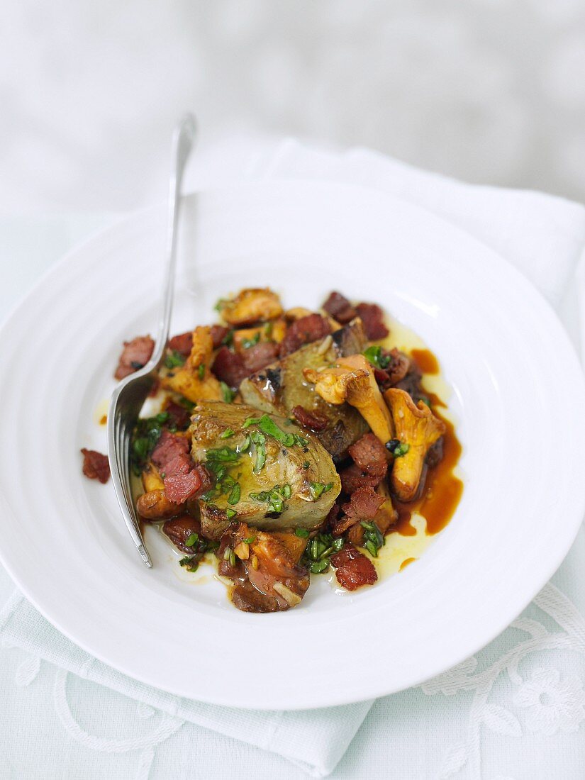 Marinated fennel with bacon and chanterelle mushrooms