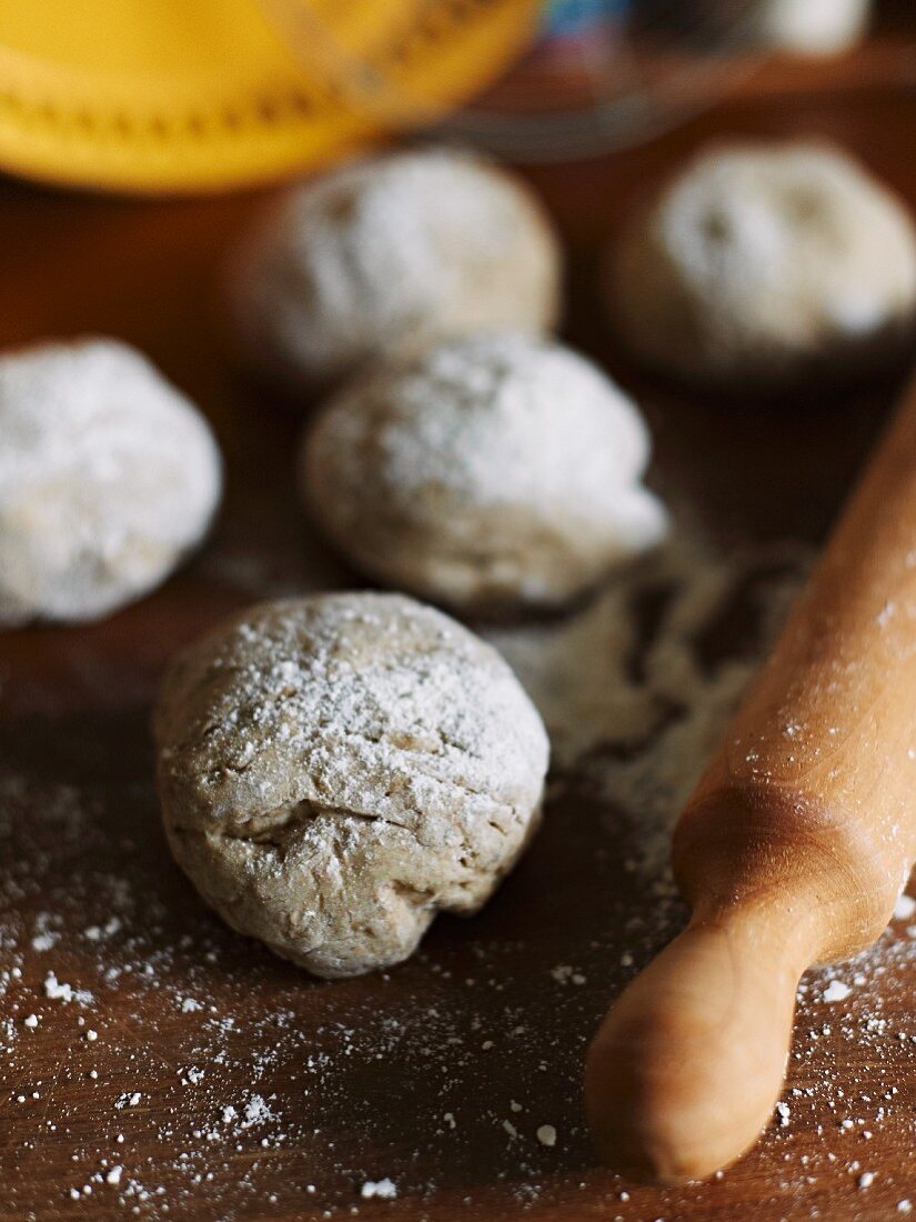 Balls of dough for making crispbread
