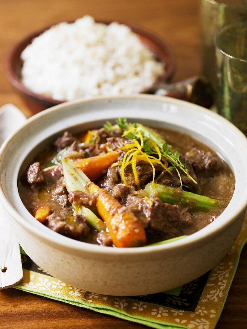 Oriental beef ragout with vegetables and rice