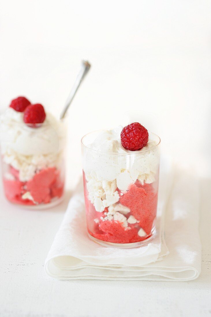 Raspberry sorbet with meringue and vanilla cream