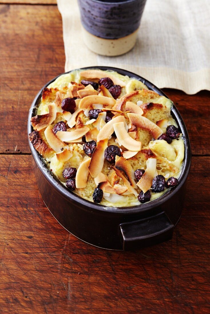 A sweet gratin made with baguette, banana and coconut chips