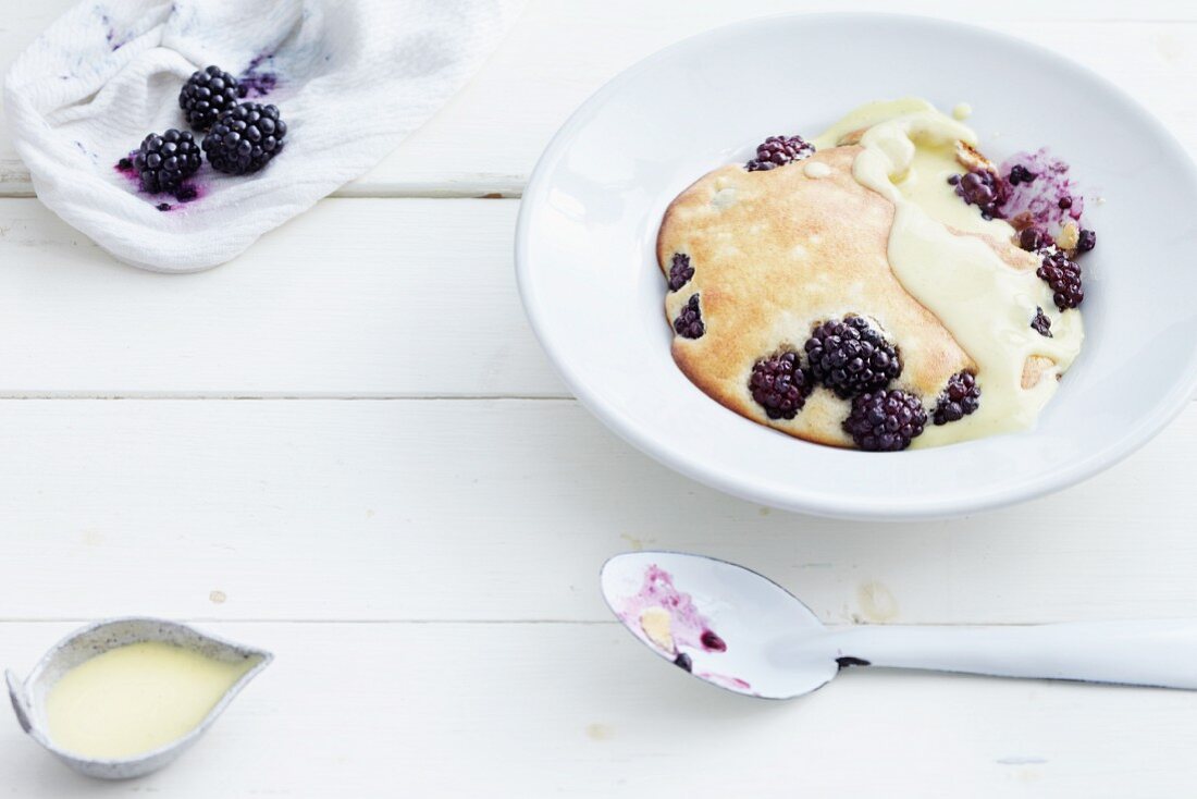 Brombeeren mit Mandelhaube