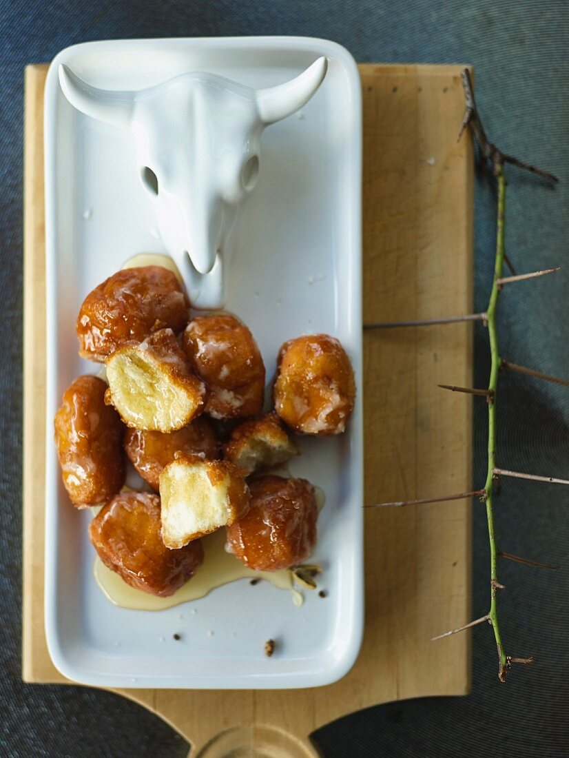 Banana balls with cardamom honey