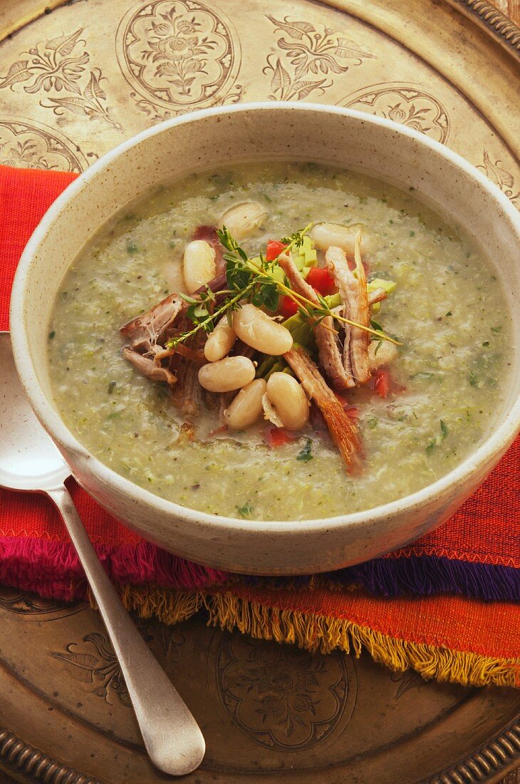 Green soup with avocado and pulled pork