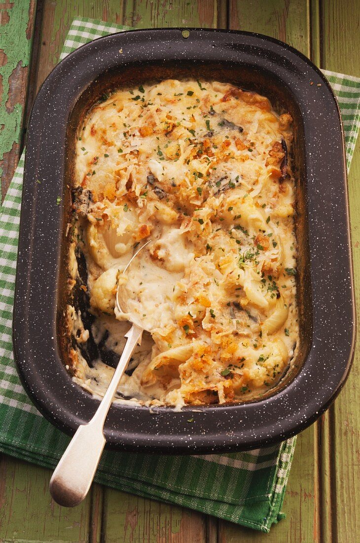 Zwiebel-Blumenkohl-Gratin in der Backform