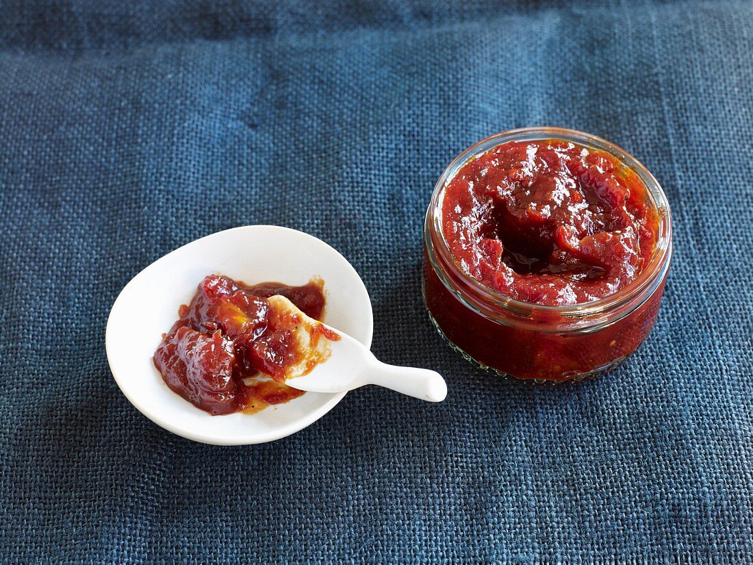 Spicy tomato chutney