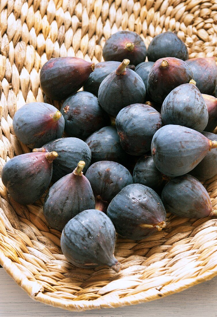 A basket of fresh Californian figs