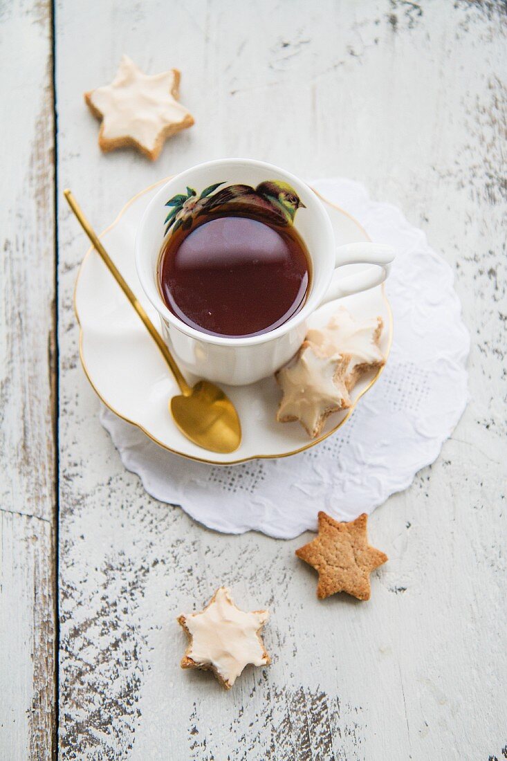 Cinnamon stars and tea