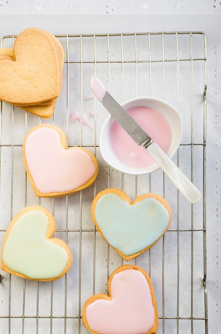 Butter biscuit hearts with icing sugar