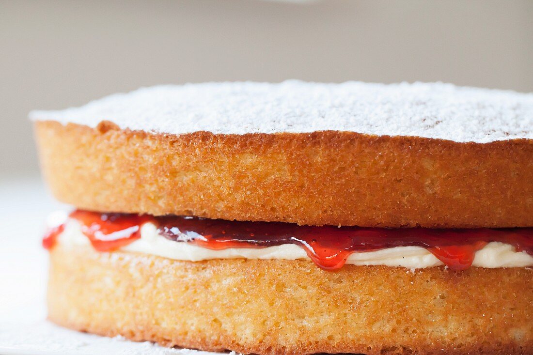 Victoria sponge cake with cream and strawberry jam