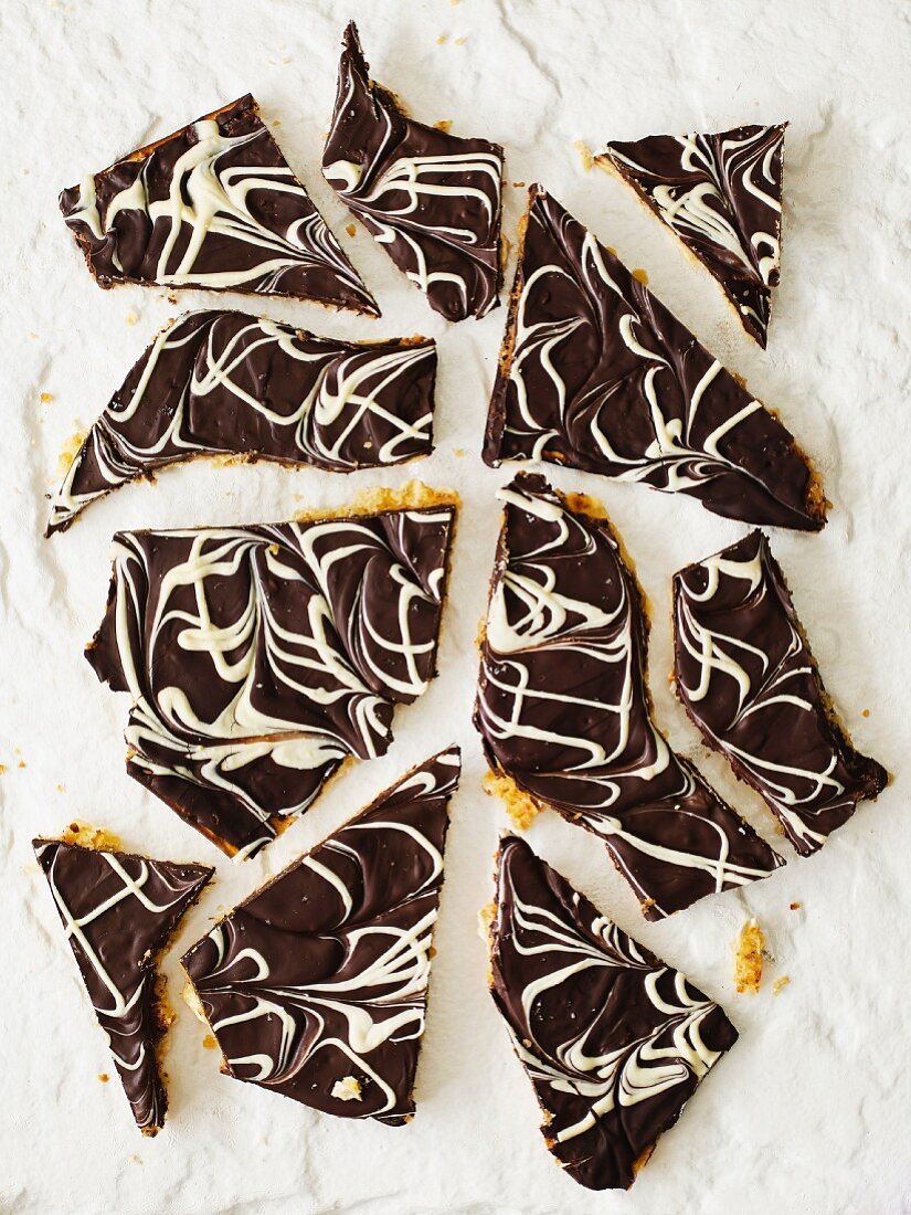 Marbled chocolate pieces
