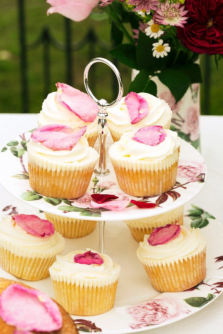 Rose petal cupcakes on the cake stand decorated with roses