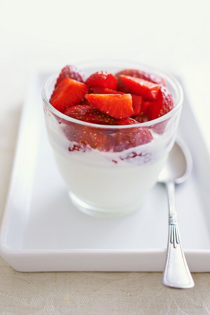 Quark with fresh strawberries