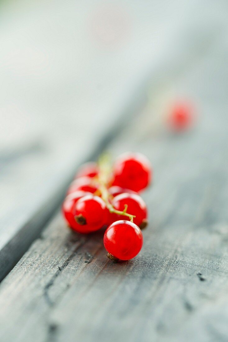 Redcurrants on a wooden table (close-up)