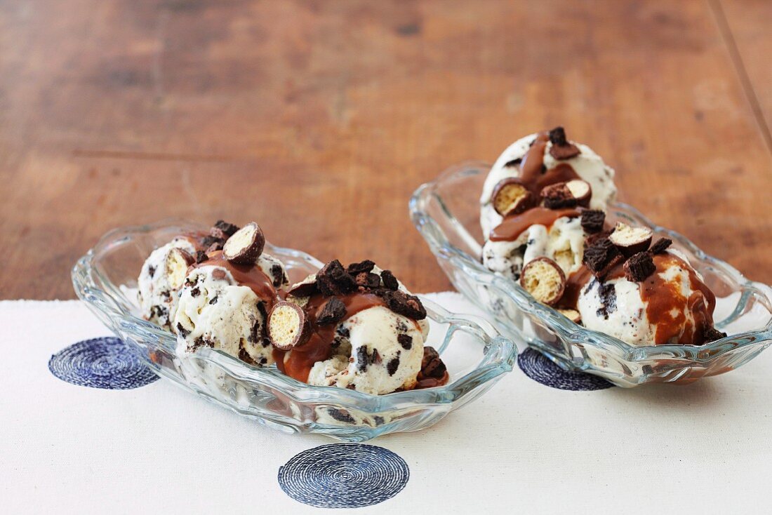 Chocolate ice cream sundaes