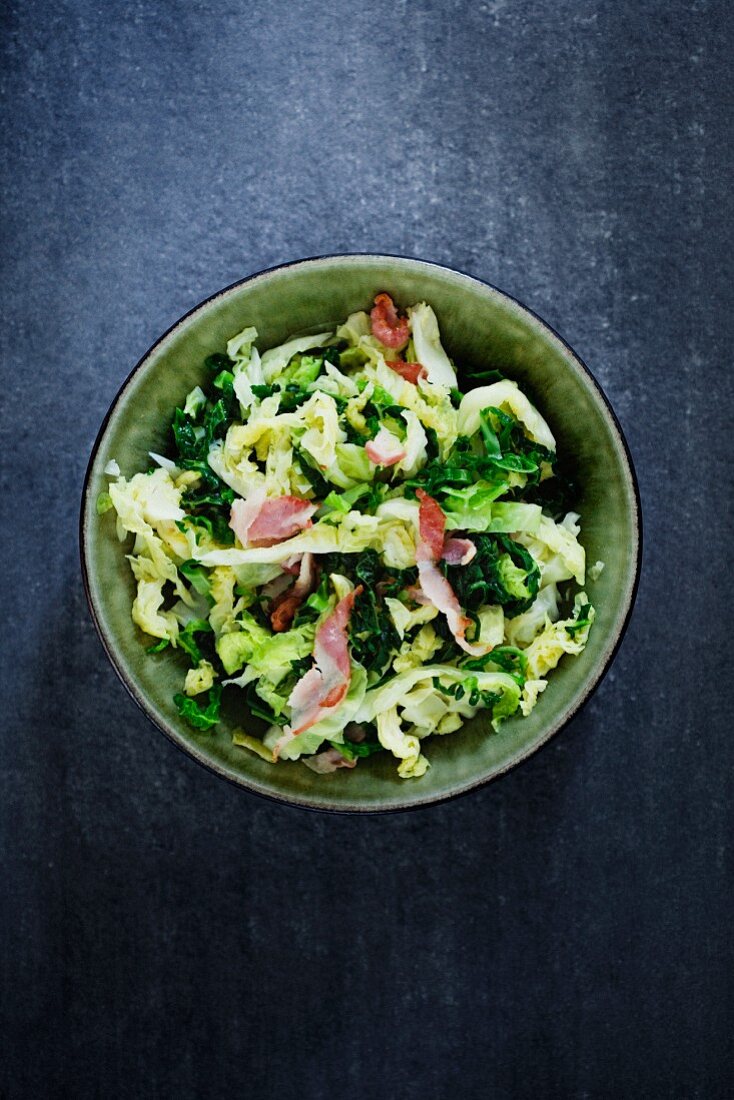 Savoy cabbage with bacon