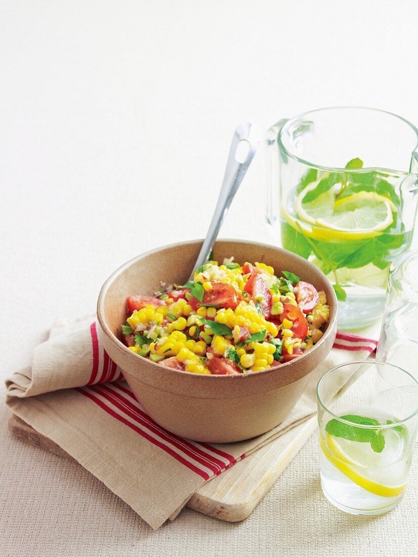 Maissalat mit Tomaten und Koriandergrün