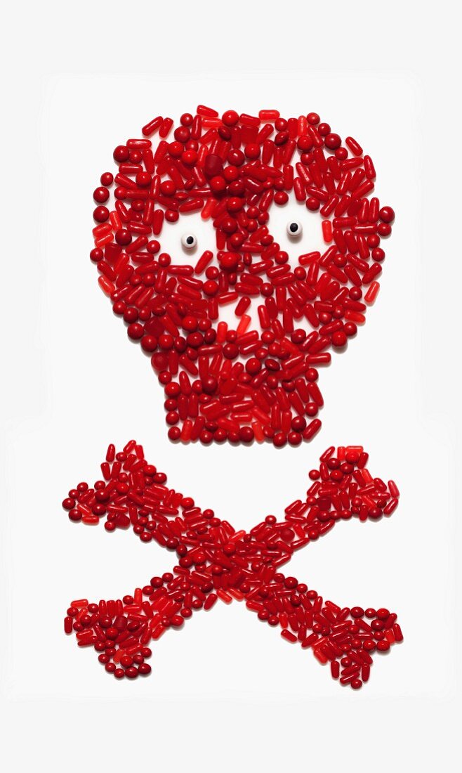 Totenkopf und gekreuzte Knochen-Symbol mit roten Bonbons erstellt