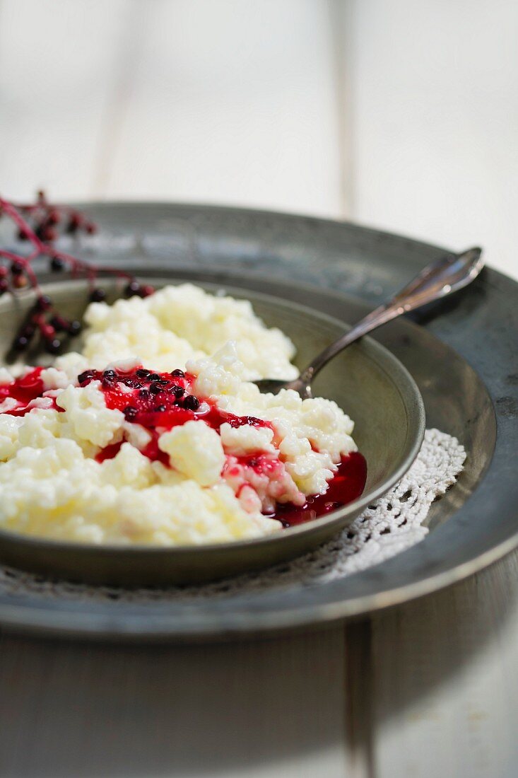 Rice pudding with elderberry sauce