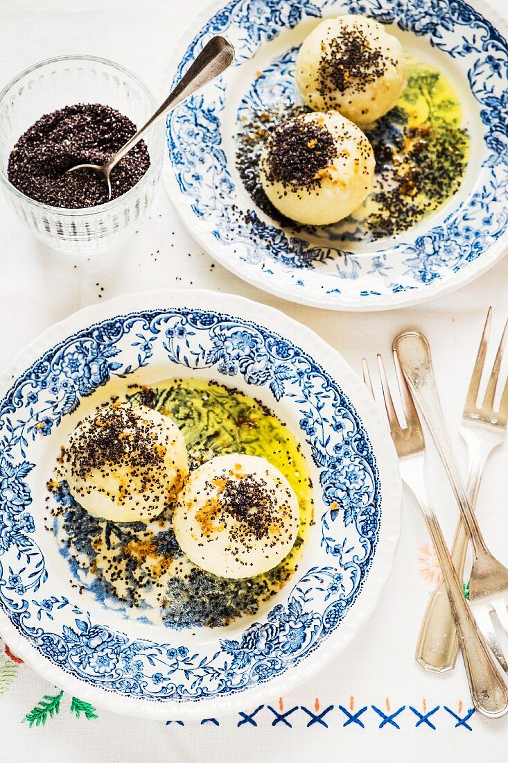 Germknödel mit Mohn