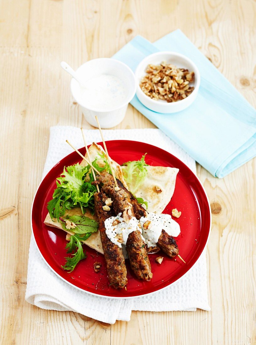 Grilled minced meat skewers with garlic sauce