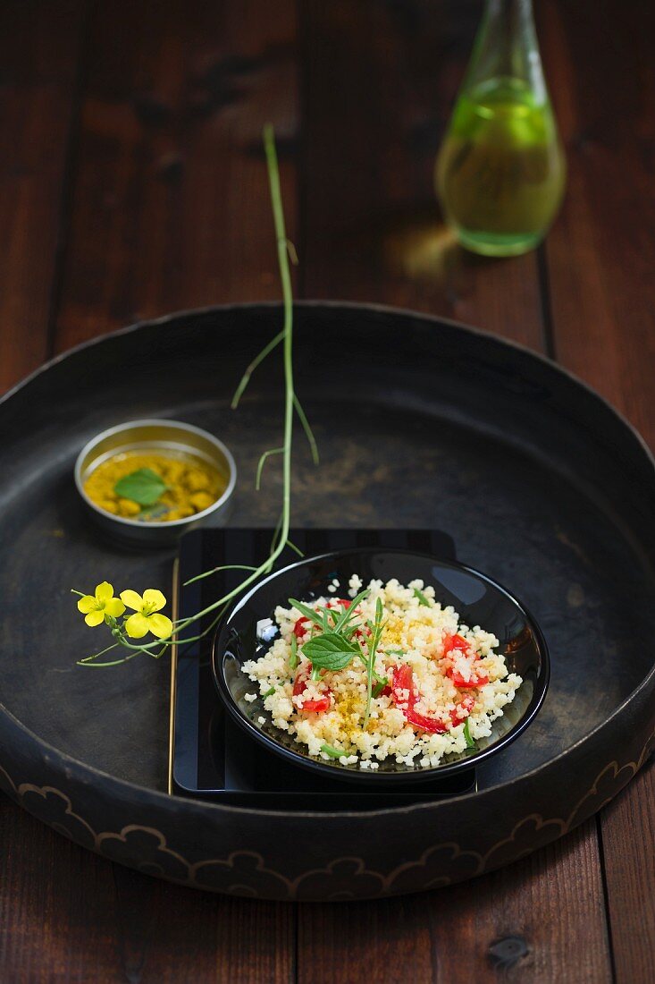 Millet salad with tomatoes, rocket and mint curry
