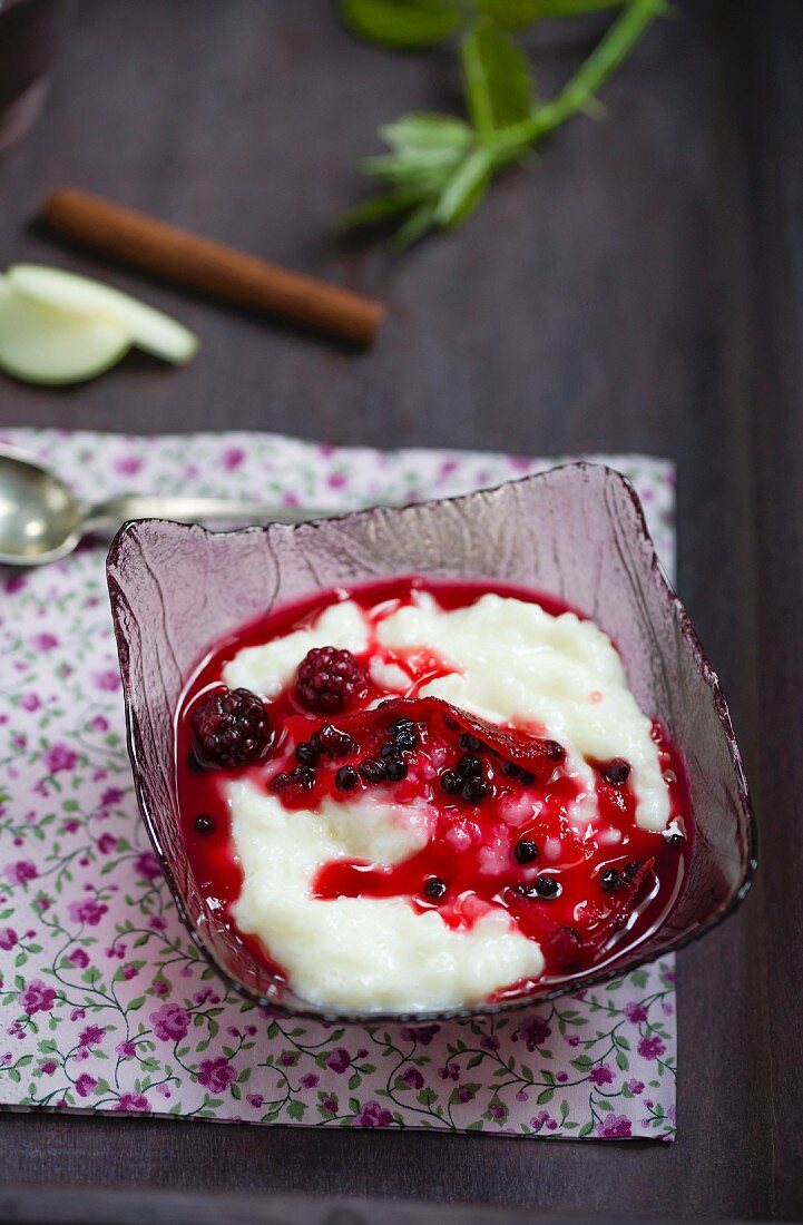 Rice pudding with elderberry, apple and blackberry compote