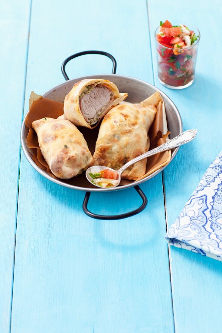 Schweinefilet im Teigmantel mit Tomatensalsa