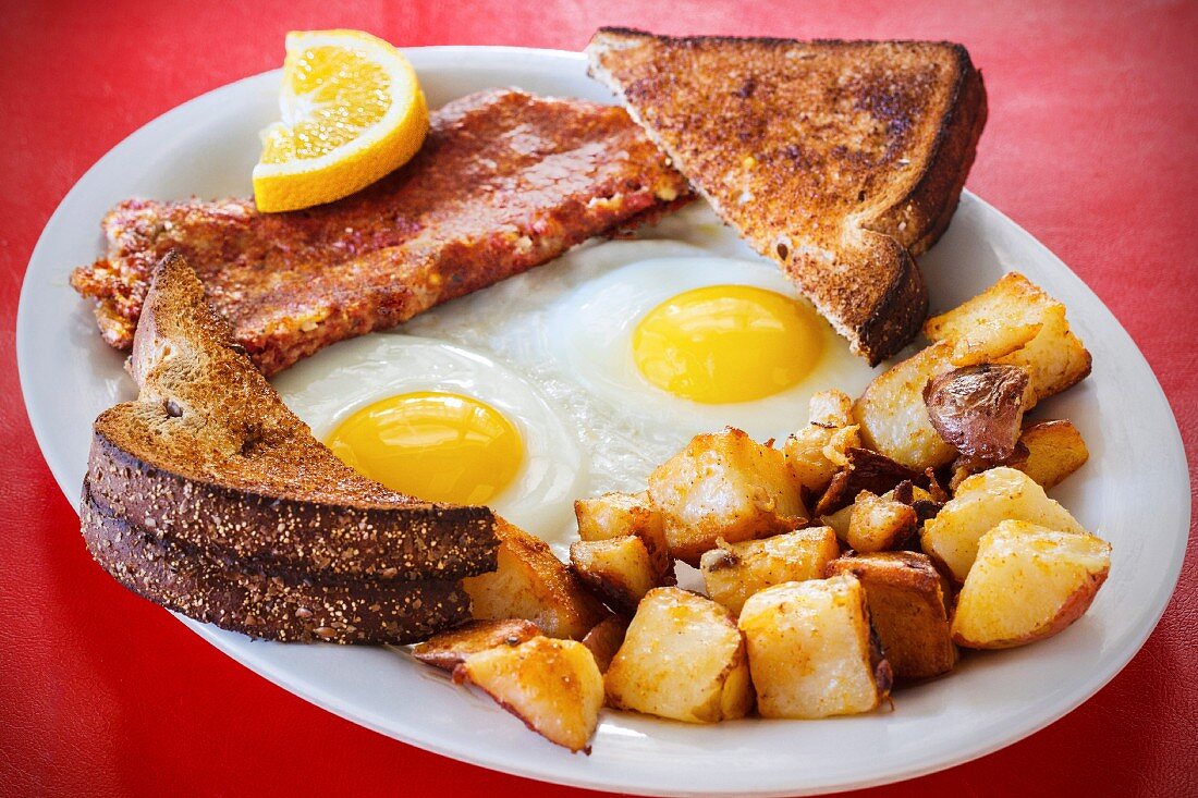 Fried eggs, corned beef and fried potatoes