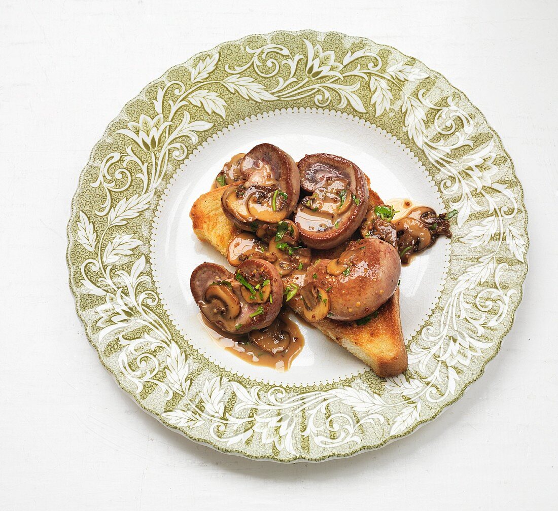 Kidneys and mushrooms on toast