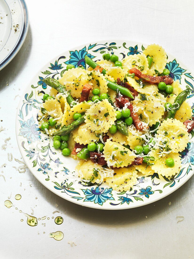 Pasta with peas and pancetta