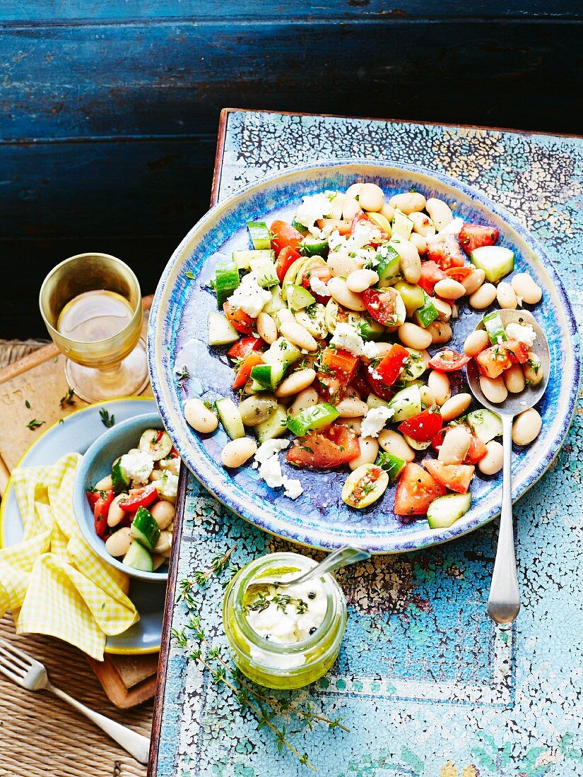 White bean salad with tomatoes and goat's cheese