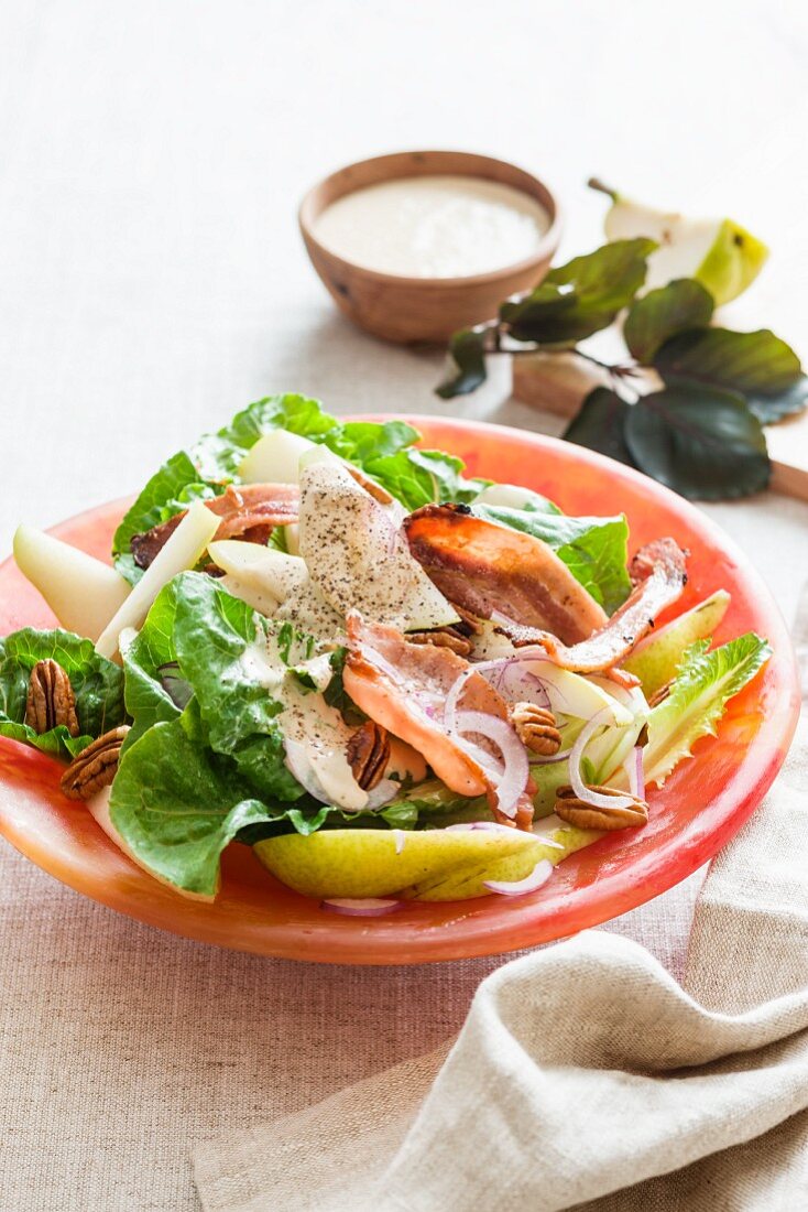 Autumnal salad with pears and nuts