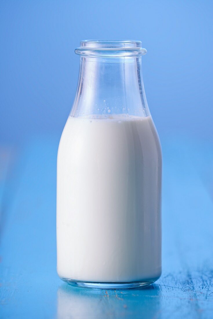 Milch in Glasflasche