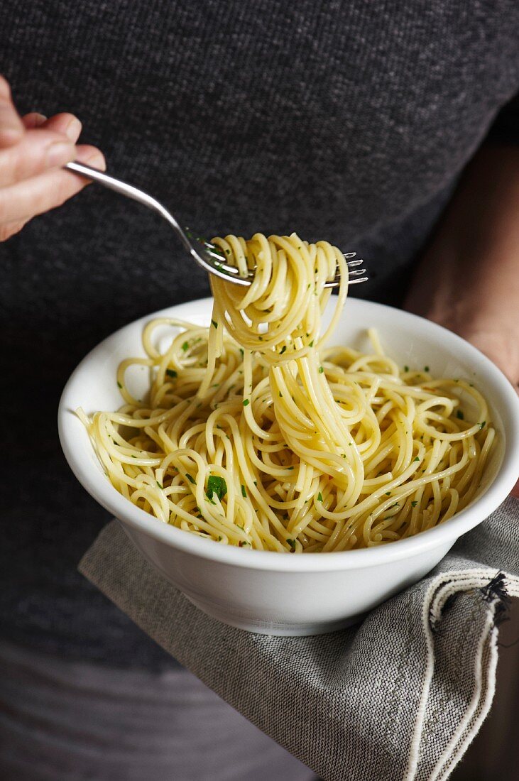 Spaghetti aglio e olio (spaghetti with garlic and olive oil, Italy)