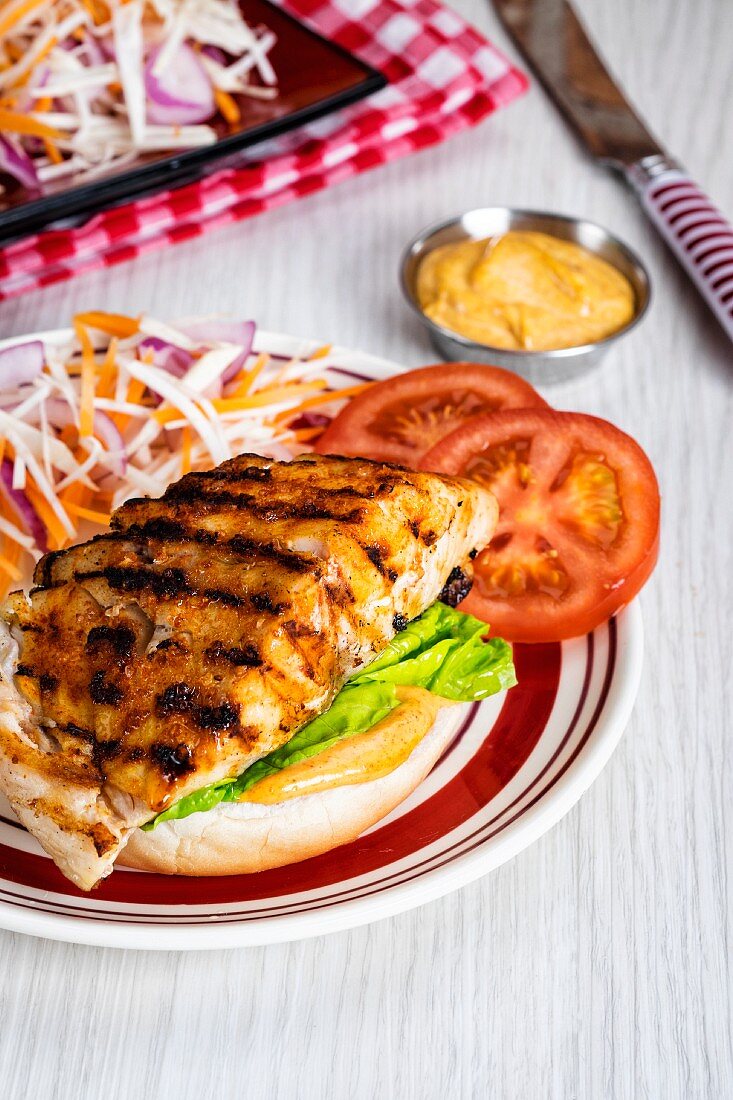 A grilled fish sandwich with pepper mayonnaise